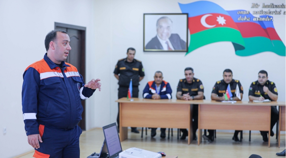 balaxani-neftchileri-ve-fhn-emekdashlari-yangindan-muhafize-uzre-birge-profilaktik-seminarlar-kechirirler-foto