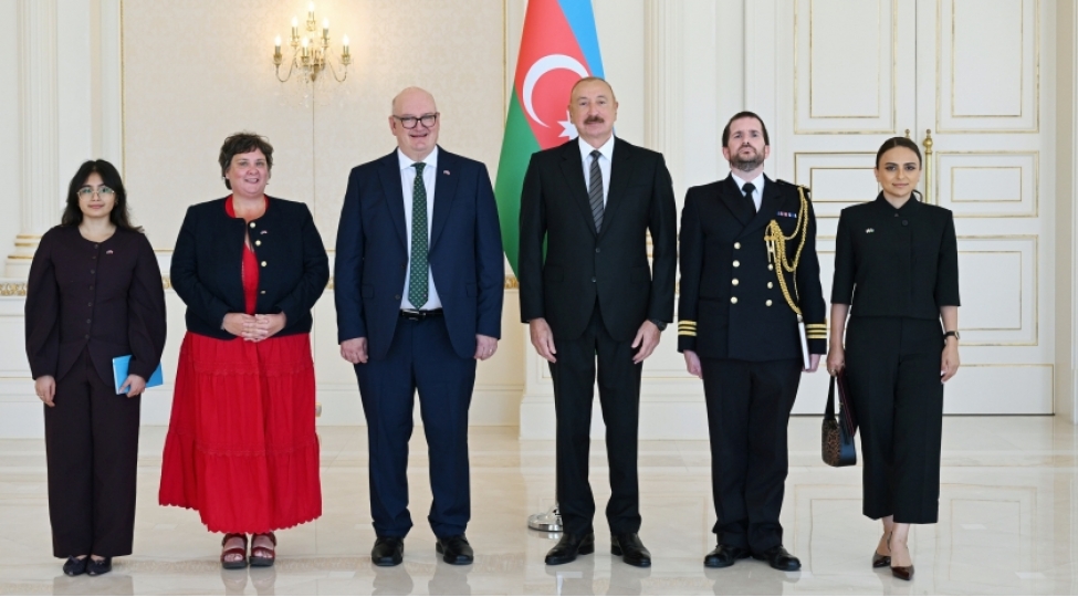 prezident-ilham-eliyev-boyuk-britaniyanin-azerbaycanda-yeni-teyin-olunmush-sefirinin-etimadnamesini-qebul-edib