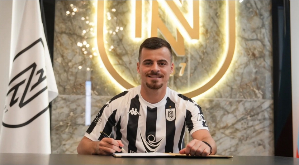 neftchi-serbiyali-futbolchu-ile-muqavile-imzalayib