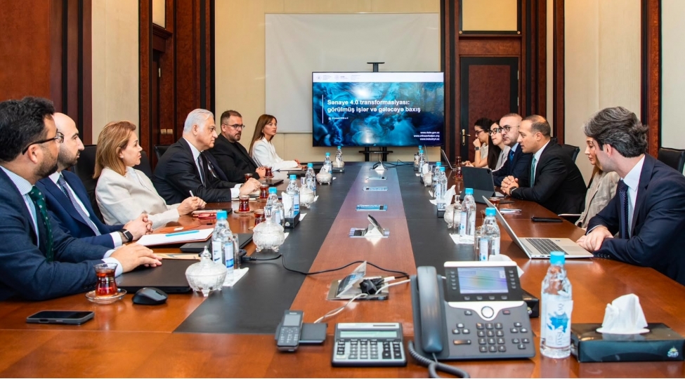 4sim-ve-azersun-holdinq-arasinda-senaye-40-texnologiyalarinin-tetbiqi-ile-bagli-emekdashliq-muzakire-olunub
