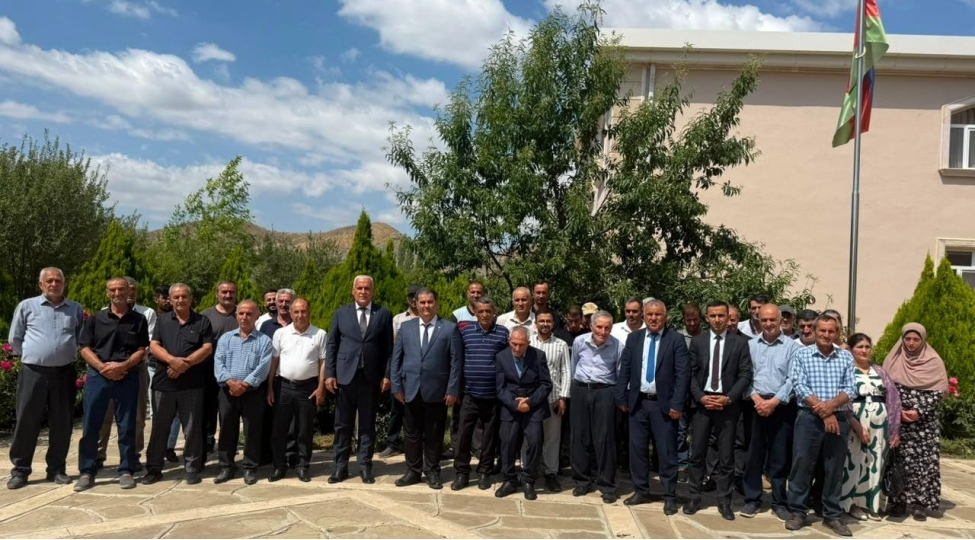 milli-meclisin-deputati-vuqar-rehimzade-ordubadda-sechicileri-ile-novbeti-gorushunu-kechirib-foto-15