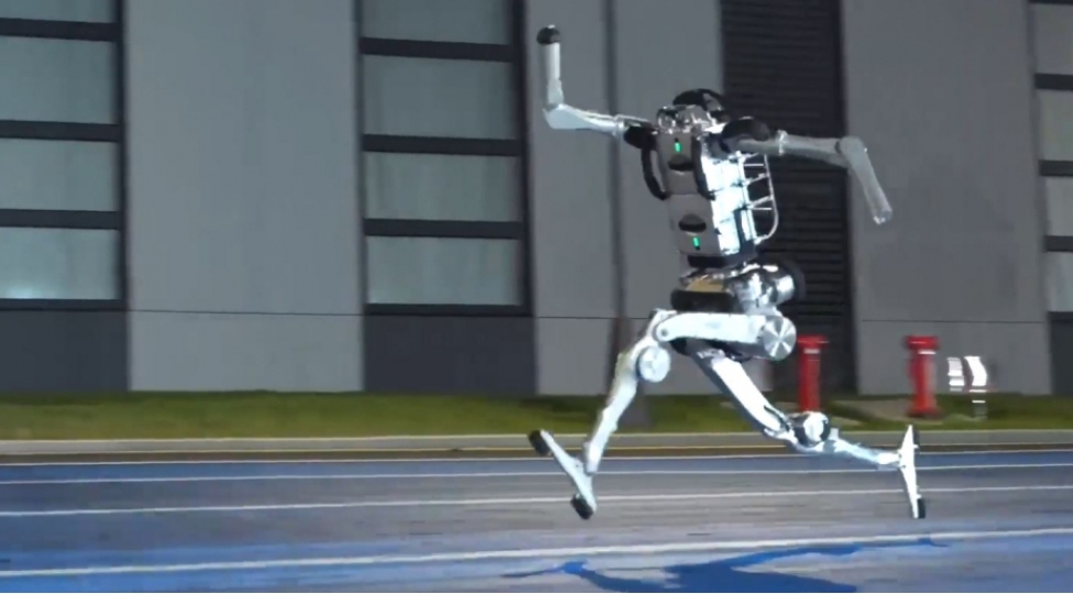 robot-100-metr-mesafeye-qachishda-usain-boltun-rekordunu-qirib