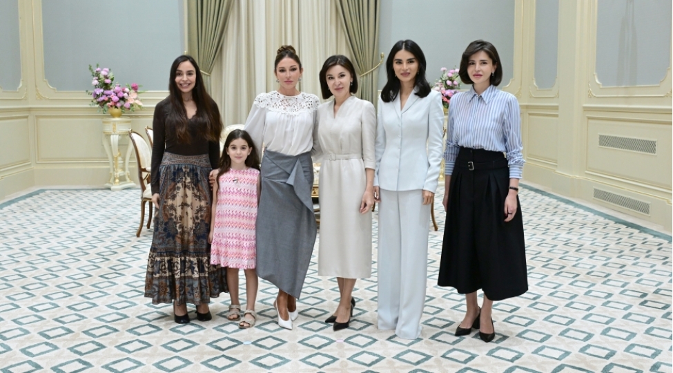 dashkendde-azerbaycanin-ve-ozbekistanin-birinci-xanimlarinin-chay-masasi-esnasinda-tekbetek-gorushu-olub