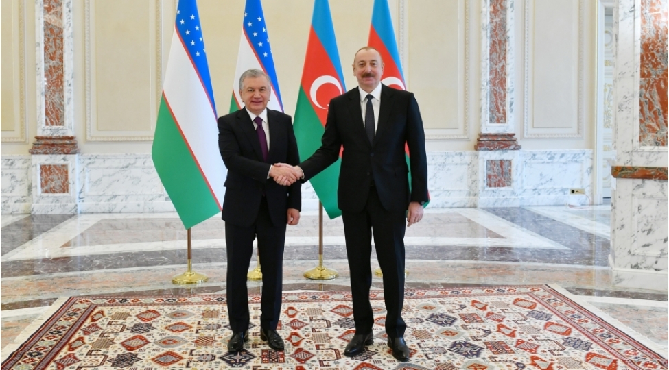 azerbaycan-ozbekistan-munasibetleri-muttefiqlikden-genish-regional-strateji-terefdashliga-tehlil