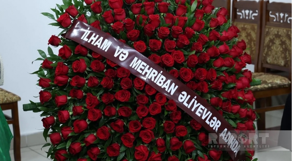 prezident-ilham-eliyev-ve-mehriban-eliyeva-xalq-artisti-tofiq-bakixanovun-vida-merasimine-eklil-gonderib