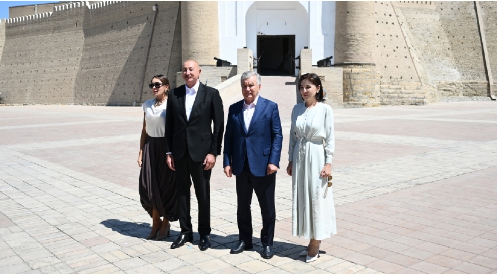 ark-qalasindan-bashlanan-yol