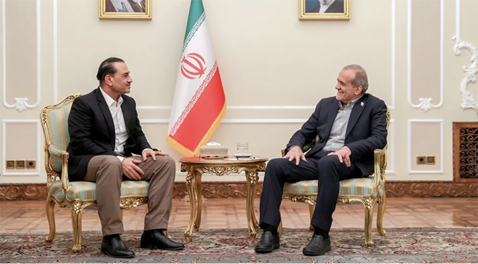 mesud-pezeshkian-ve-asim-munir-absh-iran-danishiqlarini-muzakire-edibler
