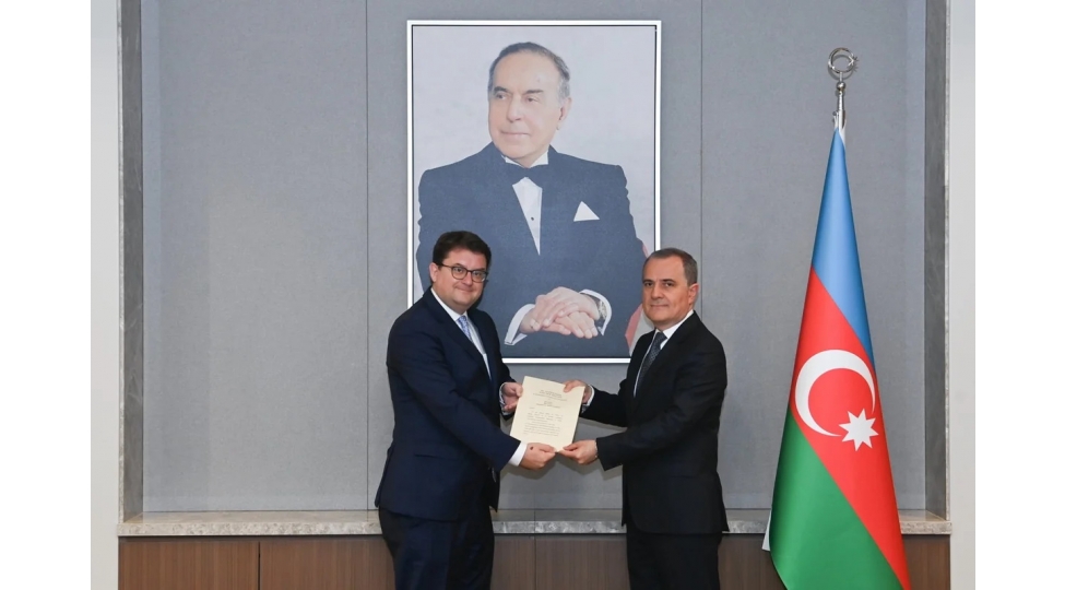 avstriyanin-yeni-sefiri-etimadnamesinin-suretini-ceyhun-bayramova-teqdim-edib