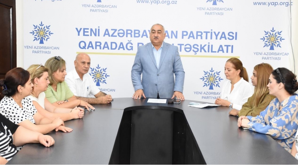 yap-qaradag-rayon-teshkilatinda-partiyaya-yeni-qebul-olunan-uzvlerle-gorush-kechirilib
