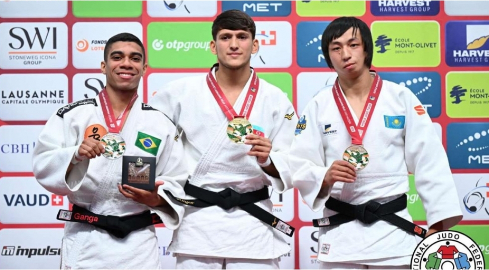 azerbaycanin-deflimpiyachi-cudochusu-tarixi-ugura-imza-atib