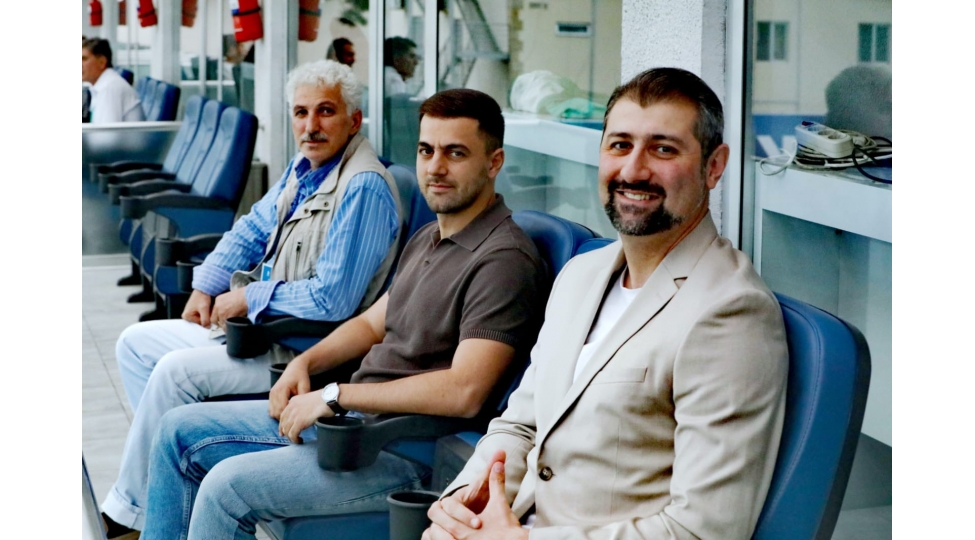 elgiz-keremli-sabahin-ulduzlari-yarishini-izleyib