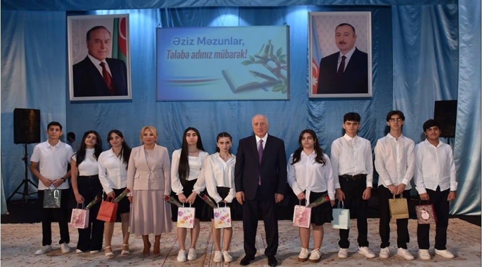 sumqayitda-qebul-imtahanlarinda-yuksek-netice-gosteren-mezunlarla-gorush-kechirilib