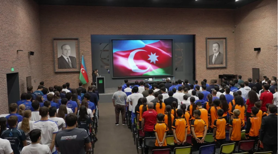 ferid-qayibov-oten-ay-beynelxalq-yarishlarda-ugur-qazanan-idmanchilarla-gorushub-2