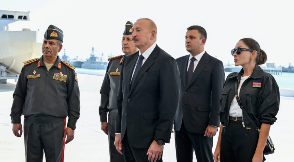 prezident-ilham-eliyev-herbi-deniz-quvvelerinde-olub