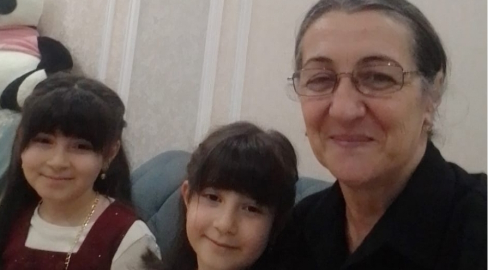 sudabe-qaziyeva-shehidin-adini-hara-geldi-yazmaq-sheklini-yapishdirmaq-onun-eziz-xatiresine-layiq-deyil