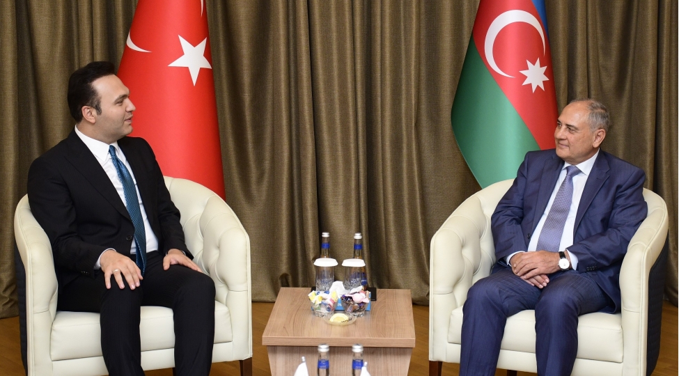 yap-sedrinin-muavini-tahir-budaqov-ak-parti-genclik-qollarinin-numayende-heyetini-qebul-edib