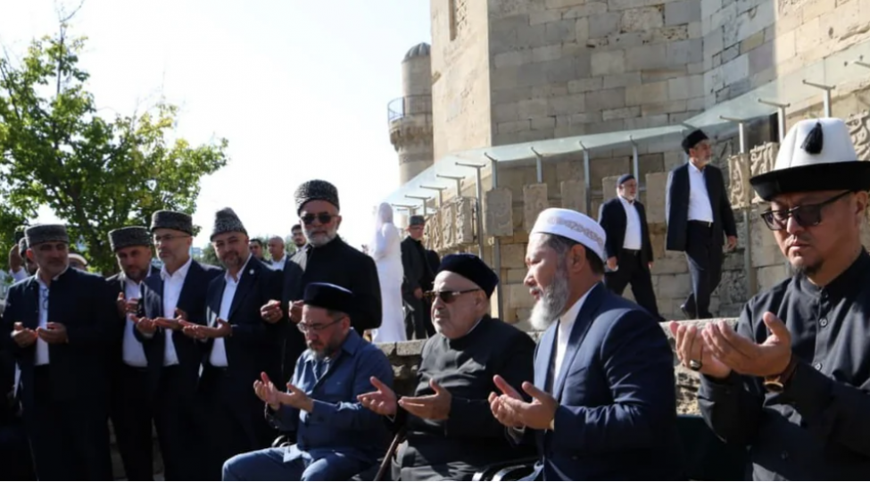 bakida-seferde-olan-din-xadimleri-icherisheherde-shirvanshahlar-sarayi-ve-tolerantliq-evini-ziyaret-edibler