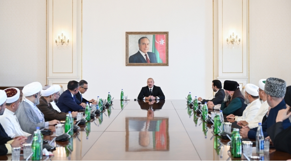 prezident-ilham-eliyev-bakida-kechirilen-beynelxalq-konfranslarin-ishtirakchilarini-qebul-edib
