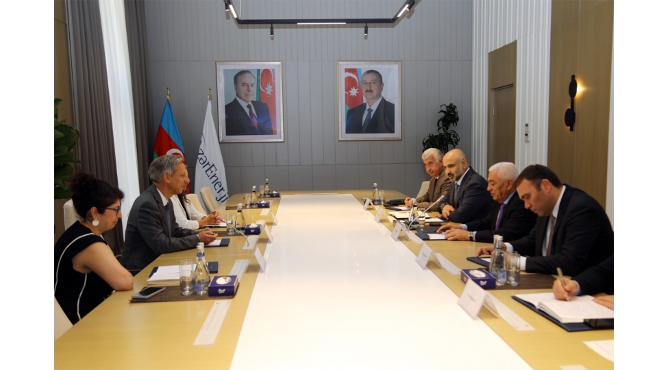 azerenerji-ve-totalenergies-arasinda-emekdashliq-meseleleri-muzakire-olunub