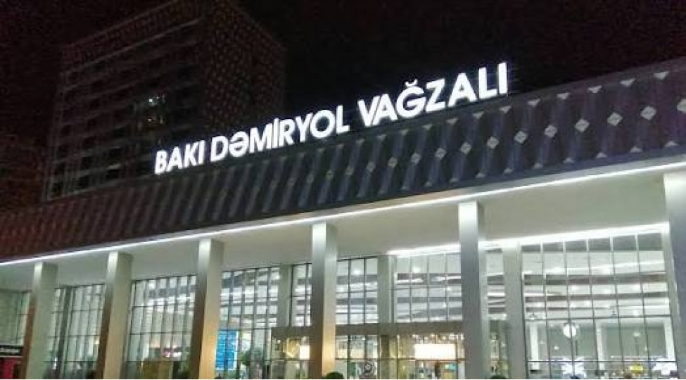 baki-demiryol-vagzalinda-milli-musiqi-gunu-munasibetile-fleshmob-kechirilib