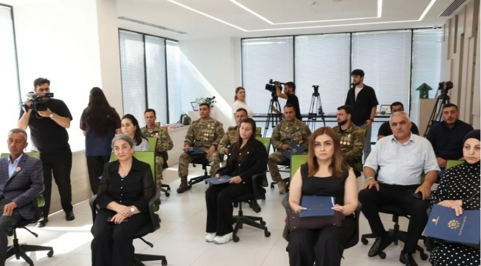 shehid-aileleri-ve-muharibe-ile-elaqedar-elilliyi-olan-shexslere-daha-36-menzil-verilib