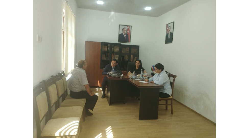 sebine-xasayeva-28-may-qesebesinde-sechicilerle-gorush-kechirib