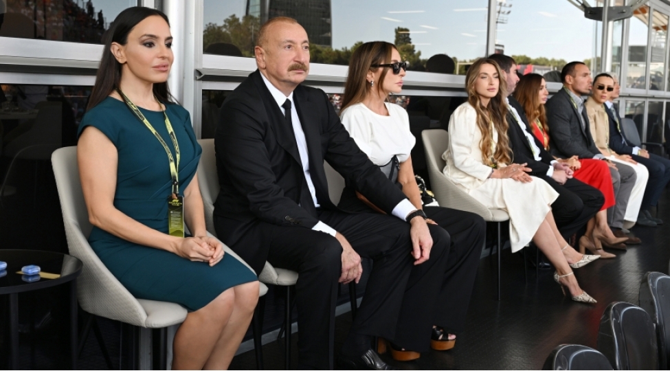 prezident-ilham-eliyev-ve-birinci-xanim-mehriban-eliyeva-formula-1-azerbaycan-qran-prisinin-esas-yarishina-baxiblar-yenilenib