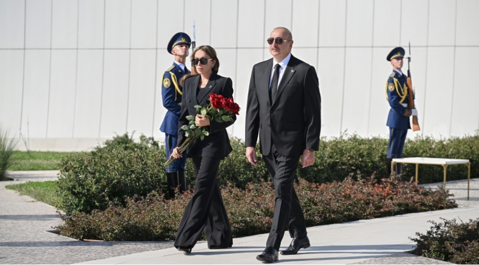 prezident-ilham-eliyev-anim-gunu-ile-elaqedar-bakidaki-zefer-parkinda-olub