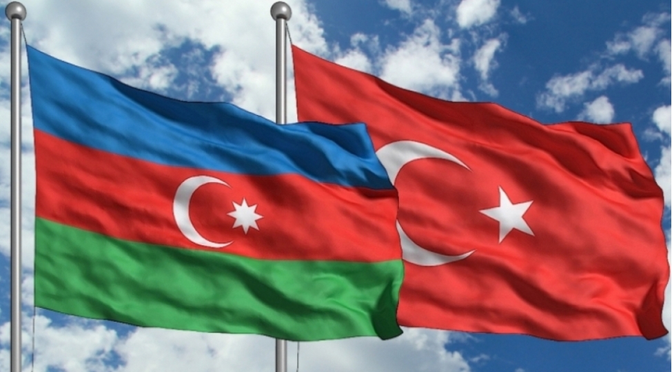 dag-uzerine-atilan-chinqil-dashlar-sherh