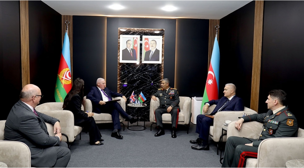 zakir-hesenov-boyuk-britaniyanin-ve-slovakiyanin-mudafie-nazirleri-ile-gorushler-kechirib
