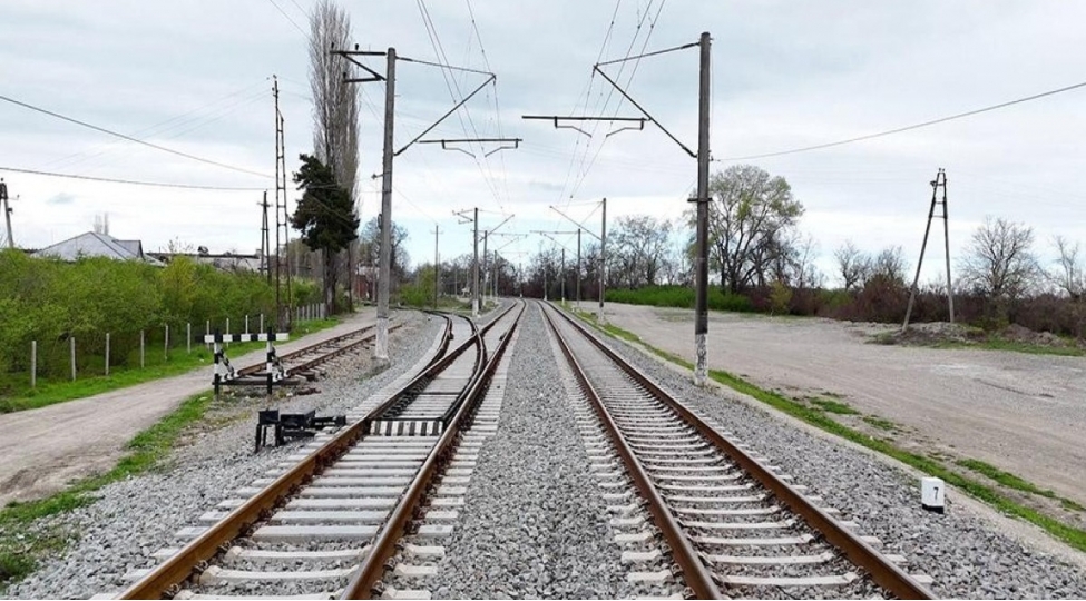 adb-bileceriyalama-demir-yolu-xettinin-modernleshdirilmesi-uchun-350-milyon-dollar-kredit-ayirib