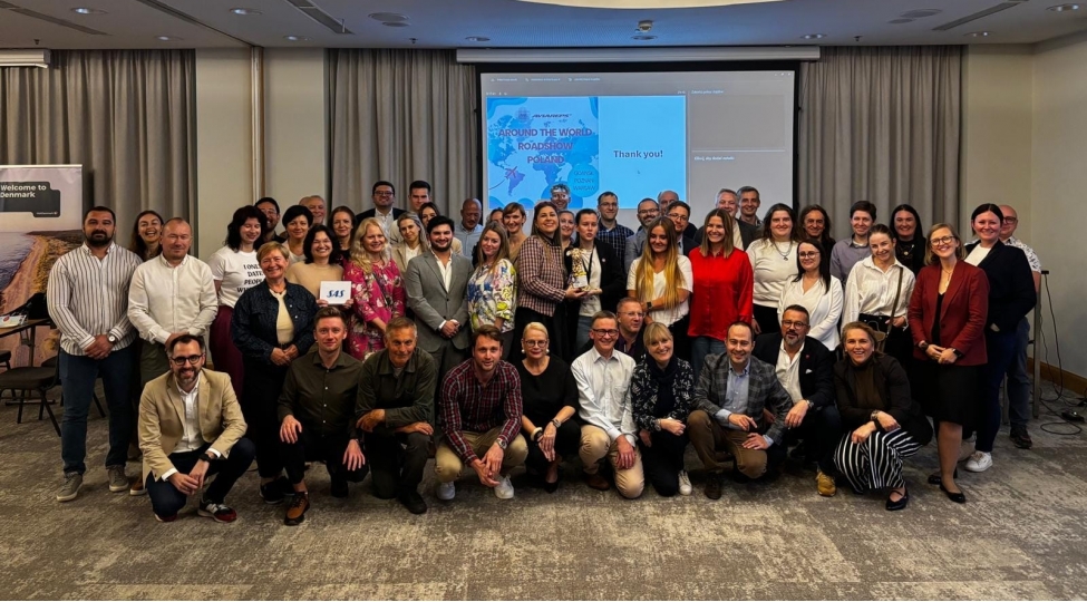 azerbaycanin-turizm-imkanlari-polshanin-uch-sheherinde-teqdim-olunub