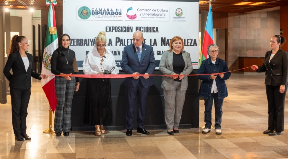 meksikada-azerbaycan-tebietin-palitrasi-adli-sergi-achilib