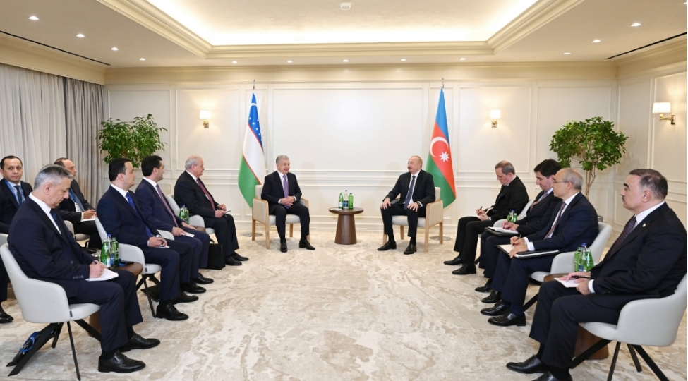 prezident-ilham-eliyev-ozbekistan-prezidenti-ile-gorushub