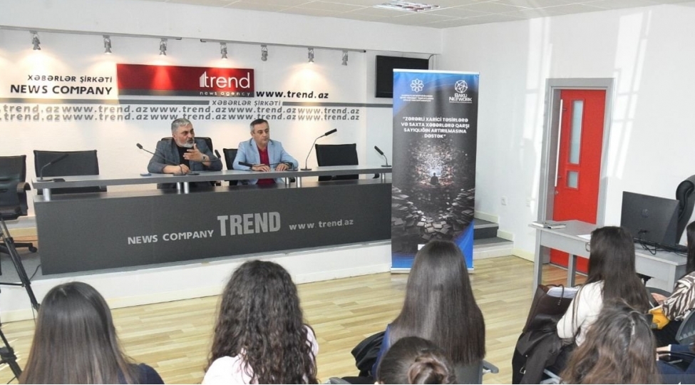 bdu-telebeleri-ile-zererli-xarici-tesirler-ve-informasiya-tehdidleri-muzakire-olunub