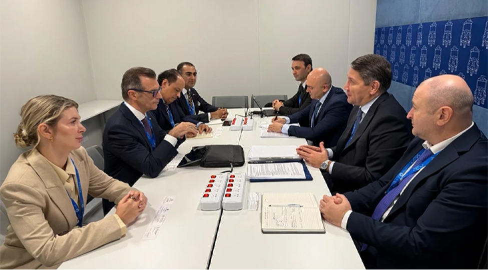 azerbaycan-adb-ve-imf-ile-emekdashligi-muzakire-edib