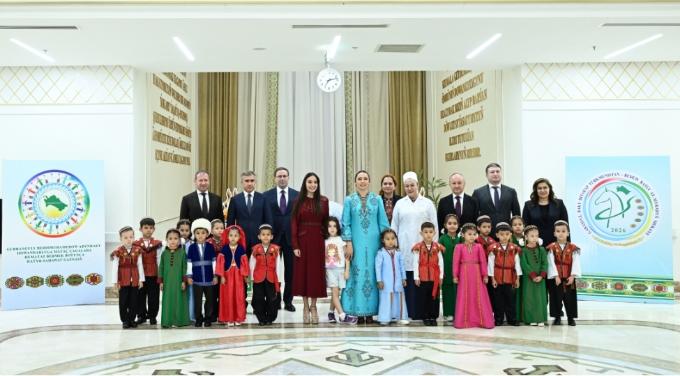leyla-eliyeva-arkadag-sheherinde-ushaq-saglamligi-ve-reabilitasiya-merkezinin-fealiyyeti-ile-tanish-olub