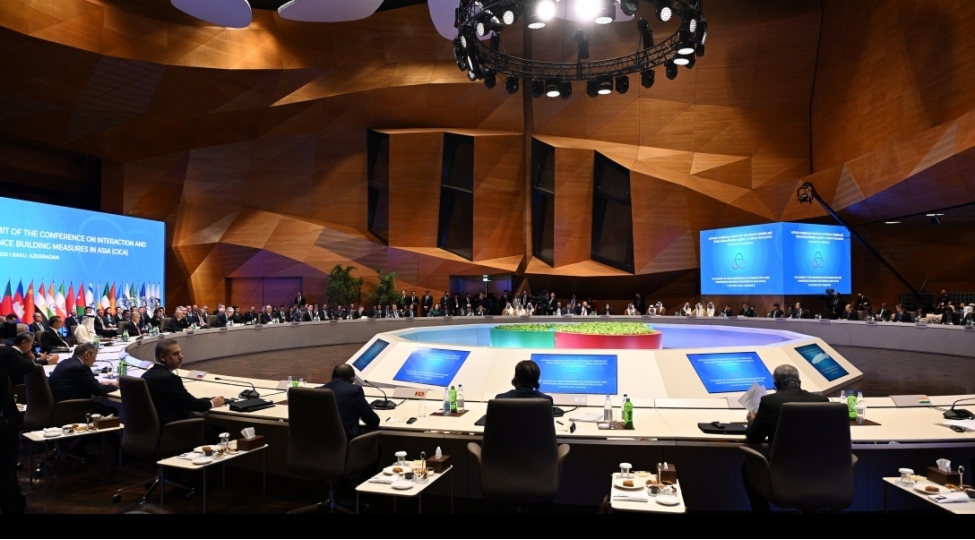 bakidan-asiyaya-uzanan-etimad-korpusu-azerbaycanin-diplomatik-uguru-ve-yeni-emekdashliq-ufuqleri