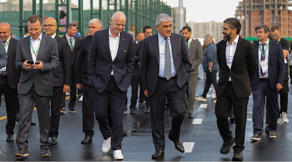 fifa-u-15-dunya-chempionati-ve-festivali-2026-nin-ilk-oyun-gununde-resmilerin-hovsan-yarish-kompleksine-seferi-bash-tutub