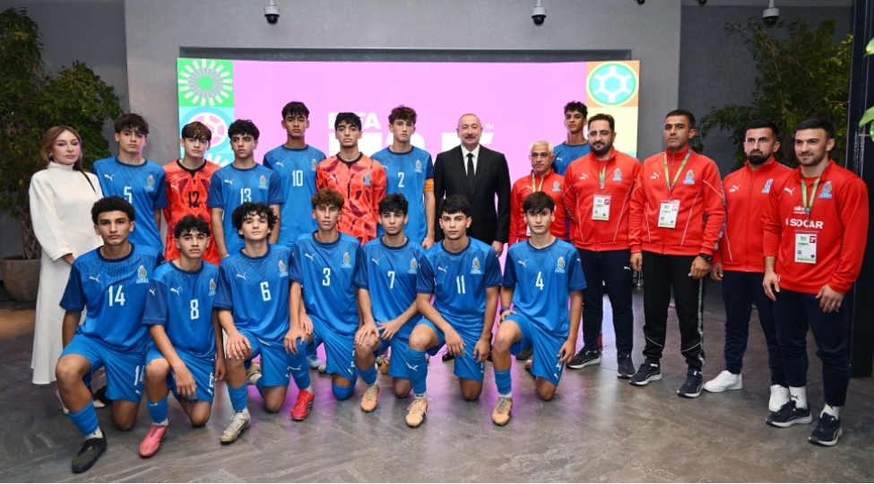 prezident-ilham-eliyev-fifa-u-15-dunya-chempionatinin-ve-festivalinin-achilish-merasimini-izleyir