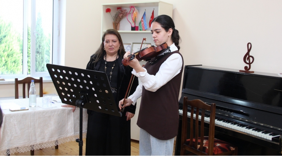medeniyyet-ruzgari-xachmazda-fortepiano-ve-violin-ixtisaslari-uzre-ustad-dersleri-kechirilib