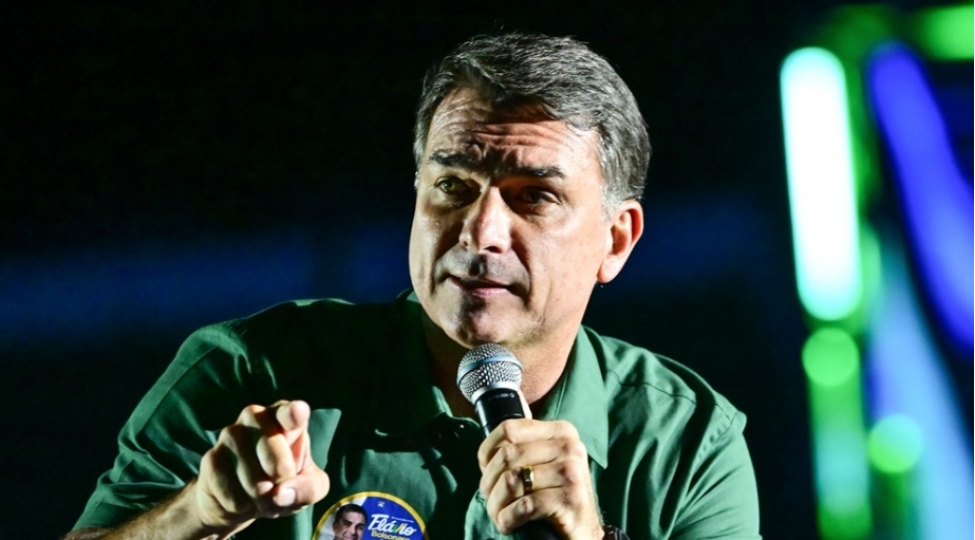 flaviu-bolsonaro-ozunu-braziliyanin-sechilmish-prezidenti-elan-edib
